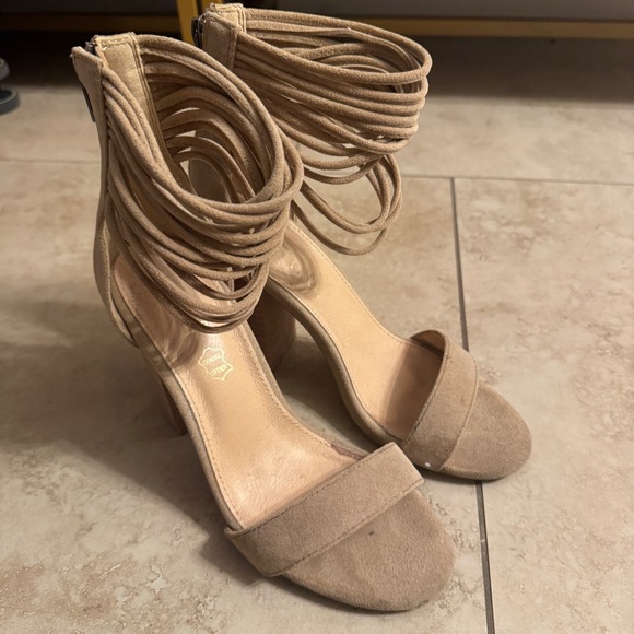 Mimi Shoes - Strappy Ankle Wrap Heeled Sandals Block Heels Beige‎ Faux Suede Women's 7.5